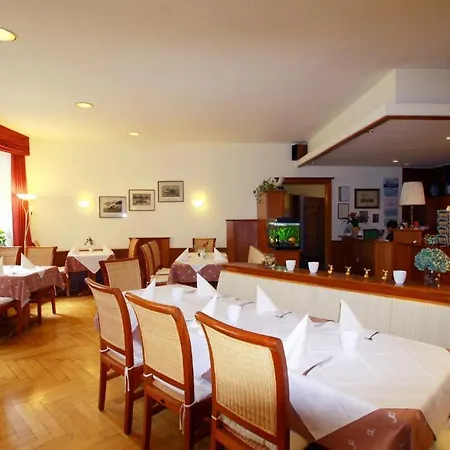 Goldener Hirsch Hotell