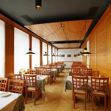 Hotell Goldener Hirsch 3*