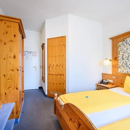 Goldener Hirsch 3*