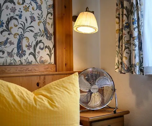 Goldener Hirsch Hotel 3*